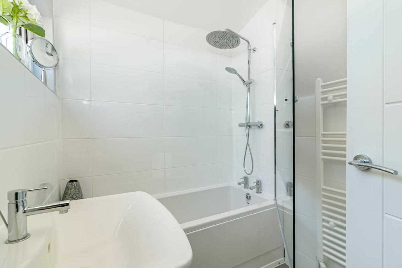 Hillcrest Lodge Стивънидж Екстериор снимка
