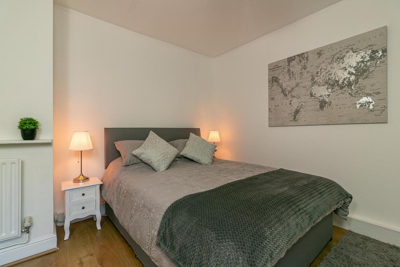 Hillcrest Lodge Стивънидж Екстериор снимка
