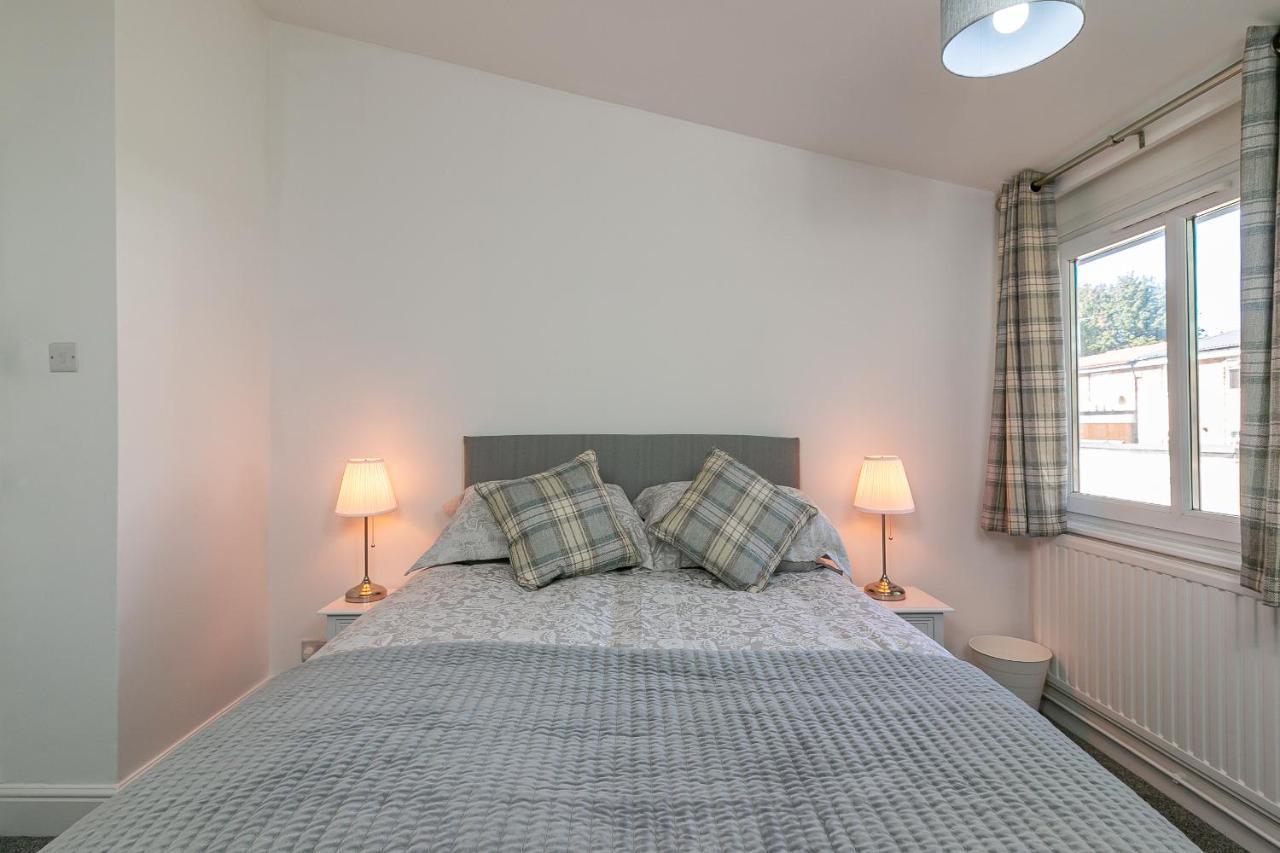 Hillcrest Lodge Стивънидж Екстериор снимка