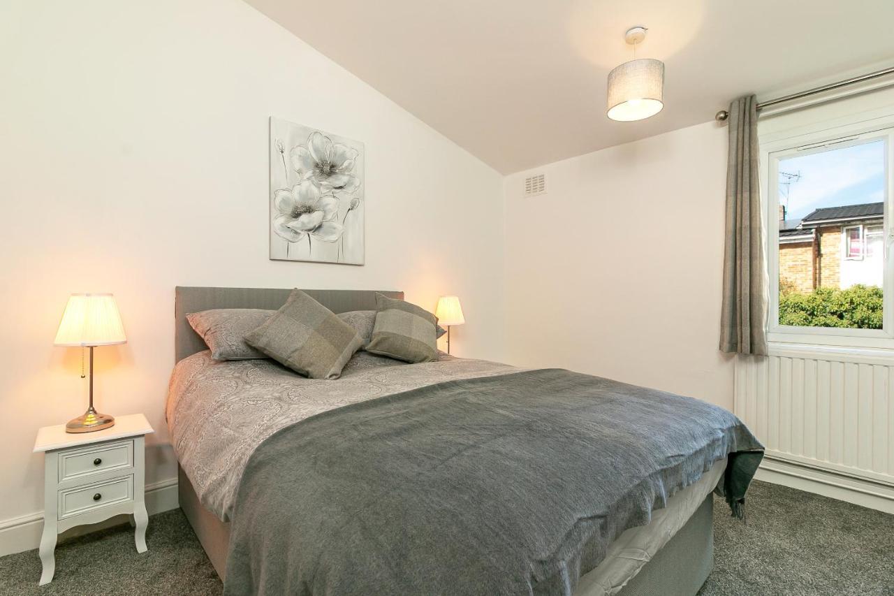 Hillcrest Lodge Стивънидж Екстериор снимка