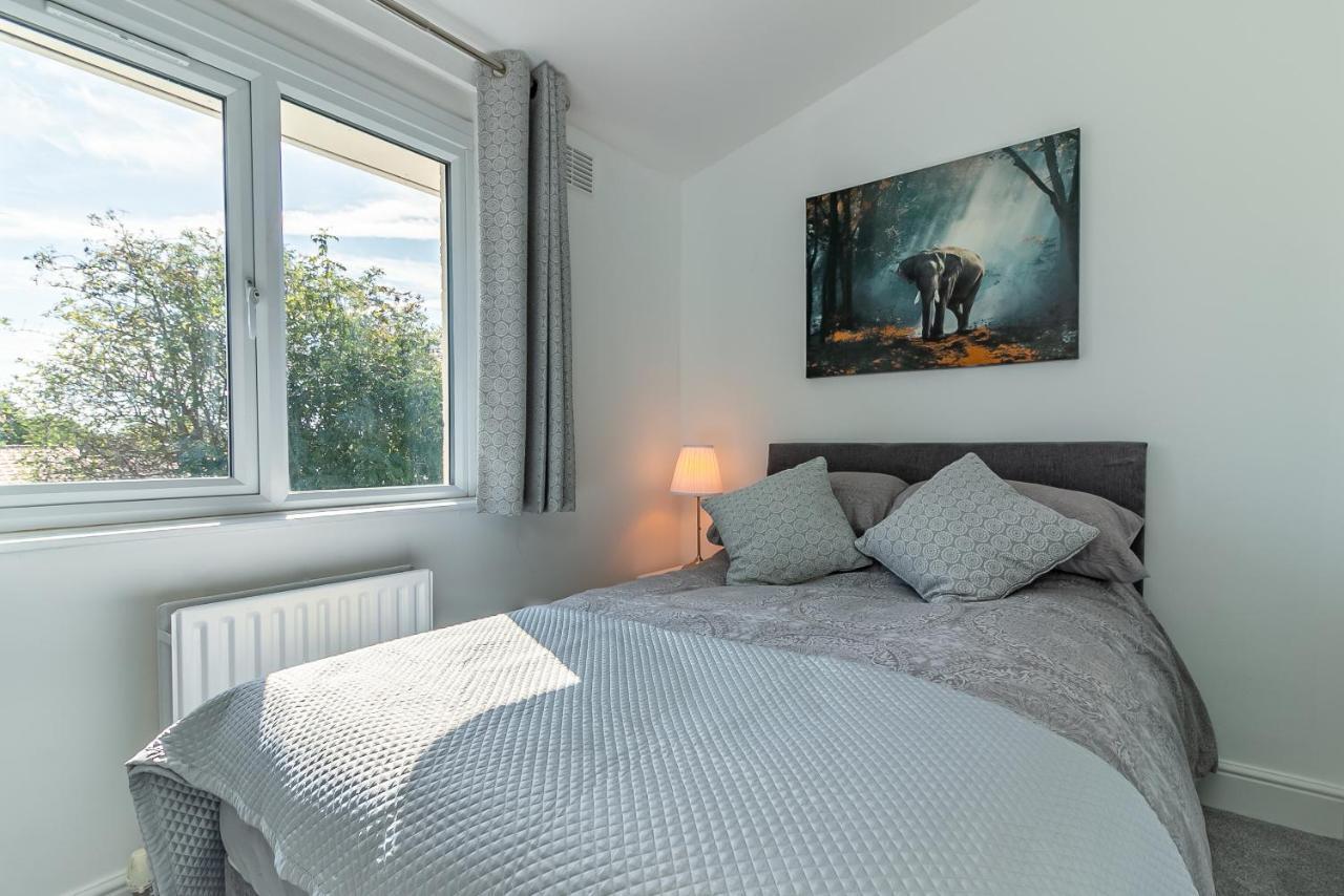 Hillcrest Lodge Стивънидж Екстериор снимка