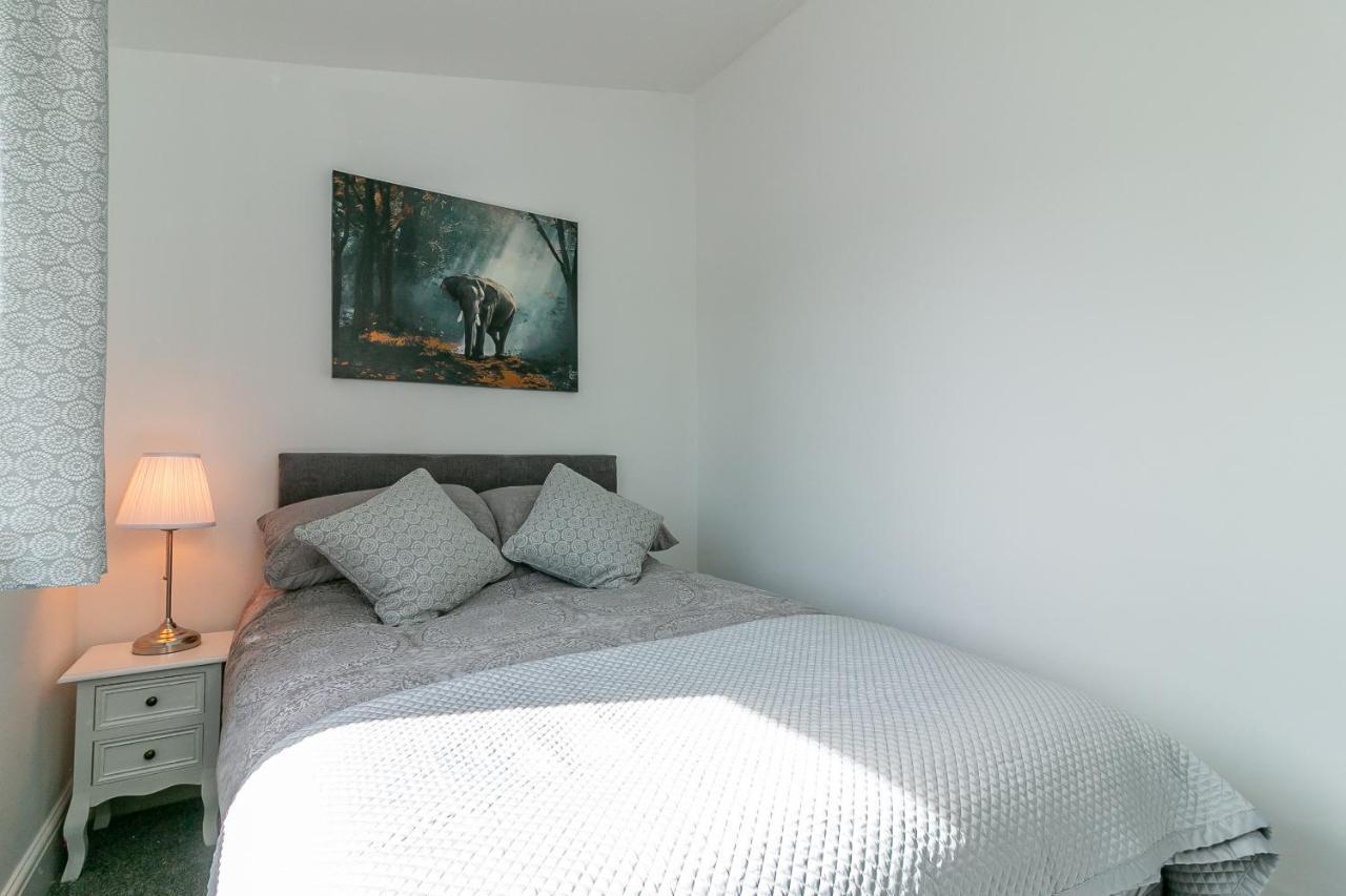 Hillcrest Lodge Стивънидж Екстериор снимка